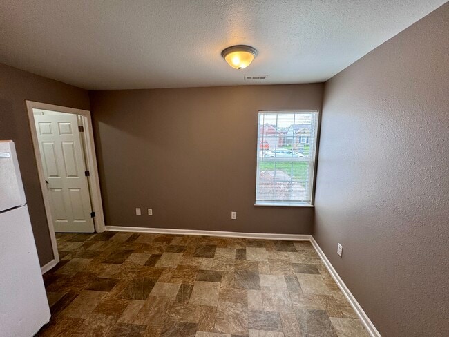 Foto del edificio - 5828 Victory Ave - 3 bed/2 Bath - move in ...