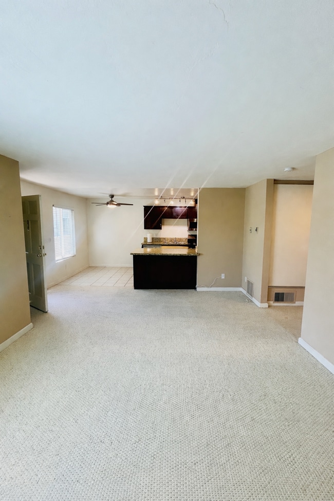 Building Photo - 13754 Mango Dr