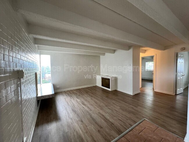 Building Photo - 1180 Yosemite St