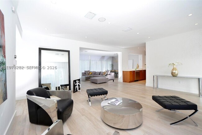 Foto del edificio - 880 N Venetian Dr