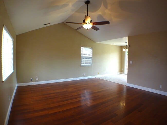Building Photo - 1011 Lupin Ave