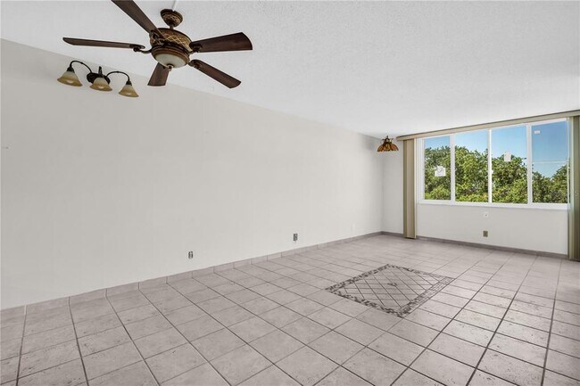 Building Photo - 6158 Palma Del Mar Blvd S