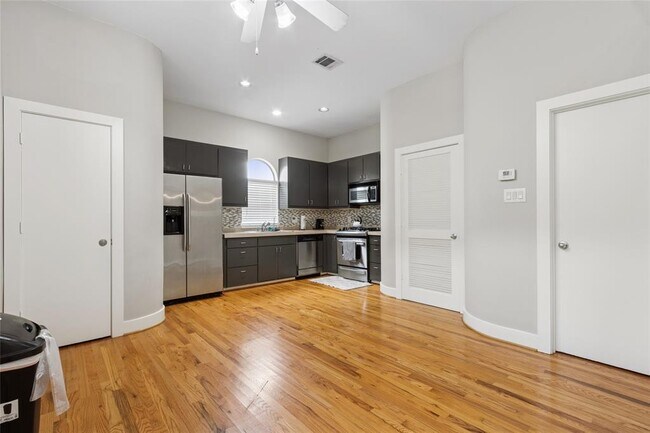 Foto del edificio - 8686 Meadowcroft Dr