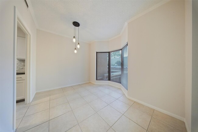 Building Photo - 661 Bering Dr