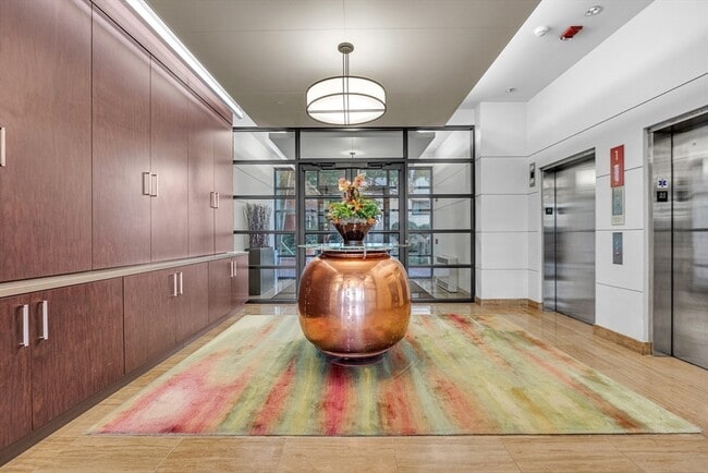 Building Photo - 17 Otis St