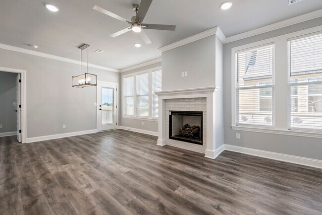 Building Photo - Newly Built Bentonville Townhome!