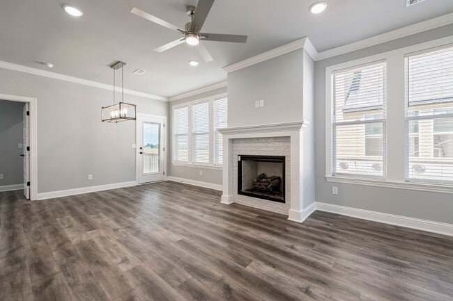 Foto del edificio - Newly Built Bentonville Townhome!