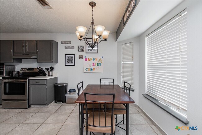 Foto del edificio - 1410 Windsor Cir