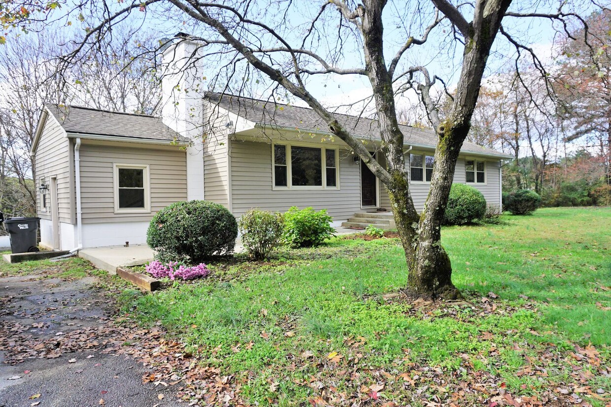 North Garden area/ single family home - Enjoy Country Living only 10 minutes to UVA - North Garden area/ single family home - Enjoy Country Living only 10 minutes to UVA