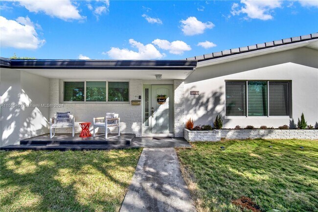 Building Photo - 8265 SW 149th Dr