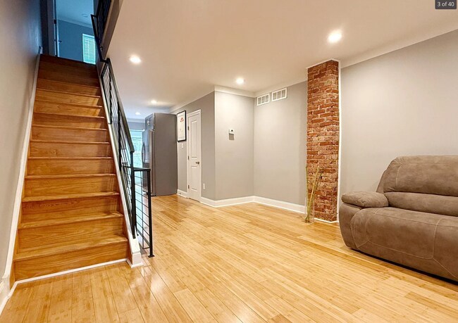 Building Photo - Modern Luxury Meets Urban Charm