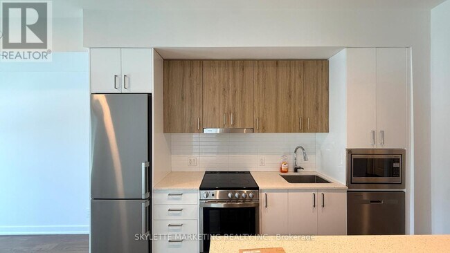 Building Photo - 30 Upper Mall Wy