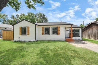 Building Photo - 10922 Muscatine St