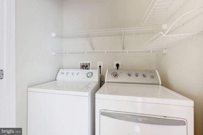 Foto del edificio - 42514 Mayflower Terrace