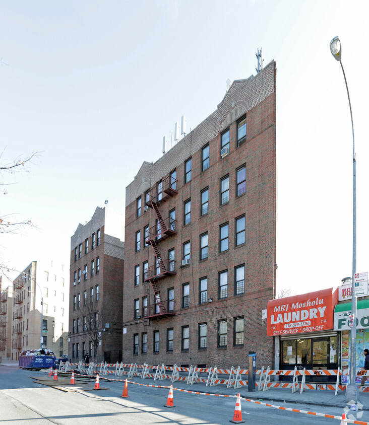 Building Photo - 15-19 Mosholu Pky N