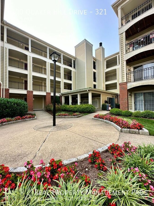 Building Photo - Updated & massive 2 bed 2 bath condo in Al...