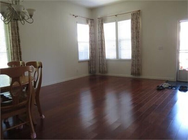Foto del edificio - 4 Bedrooms 2 bath home in Wild Horse Commu...