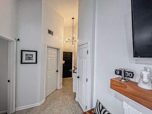 Foto del edificio - Stylish and Light-filled 2 Bedroom 2 Bathr...