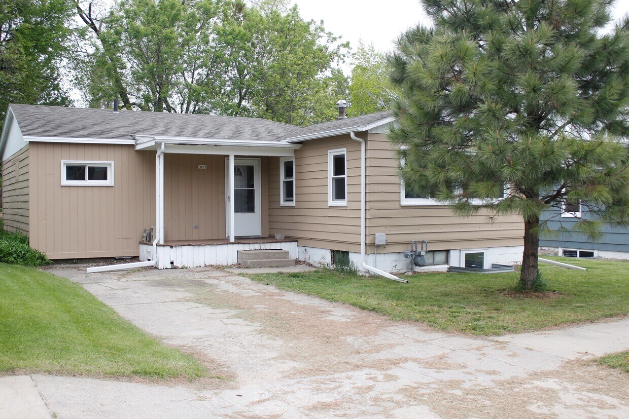 Exterior - 1029 9th Ave