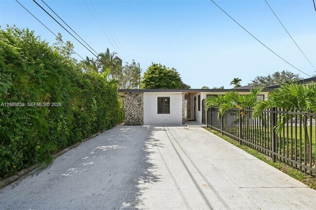 Foto del edificio - 5152 SW 6th St