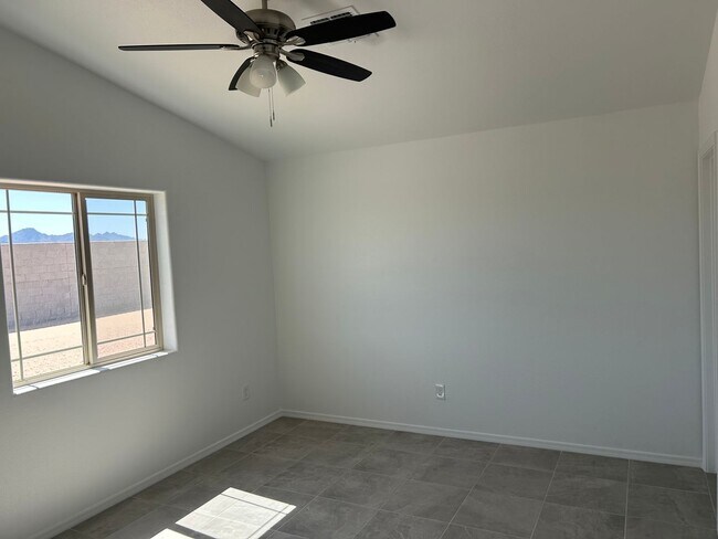 Foto del edificio - BRAND NEW!