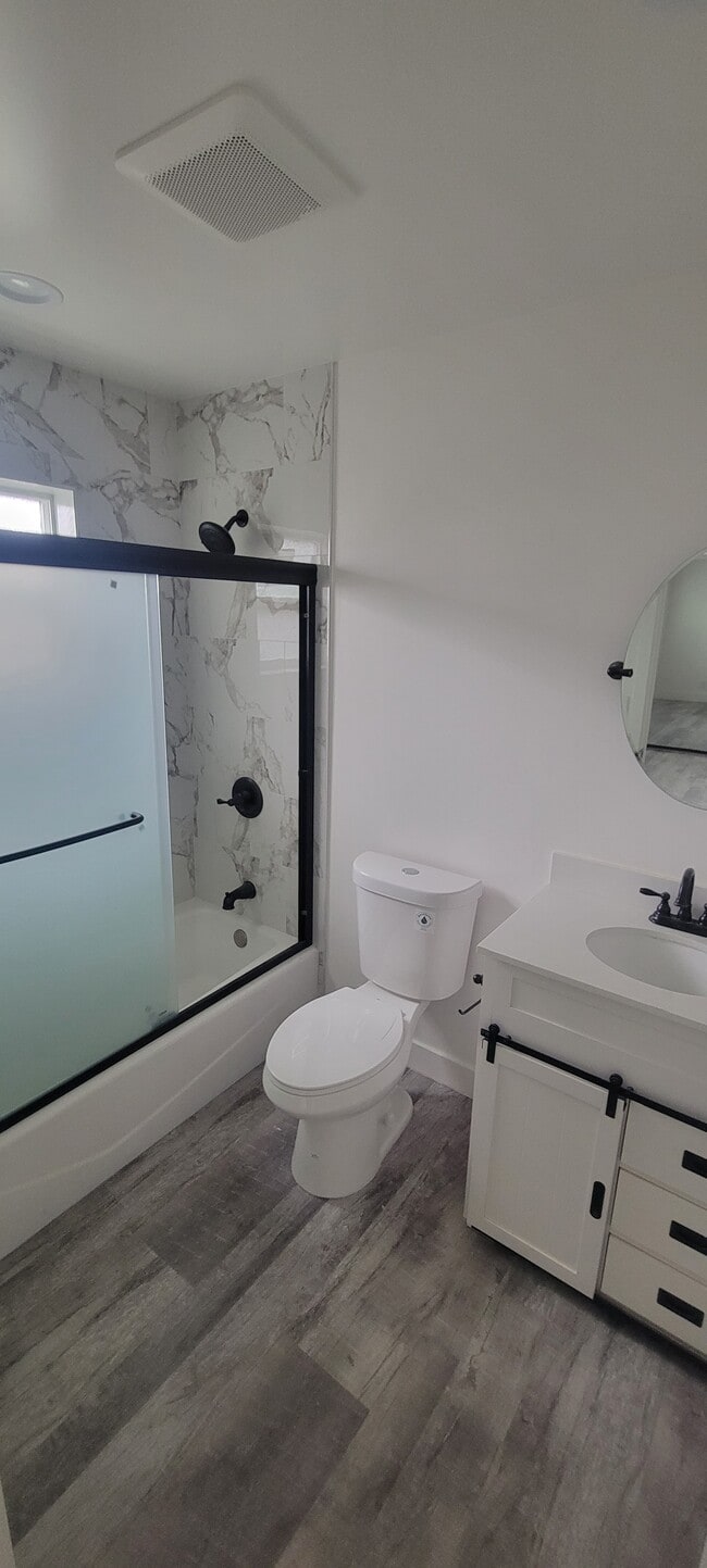 Building Photo - 2237 Warburton Ave