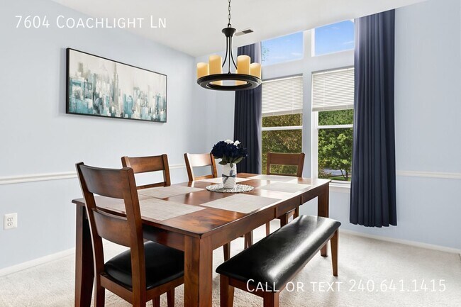 Building Photo - 7604 Coachlight Ln