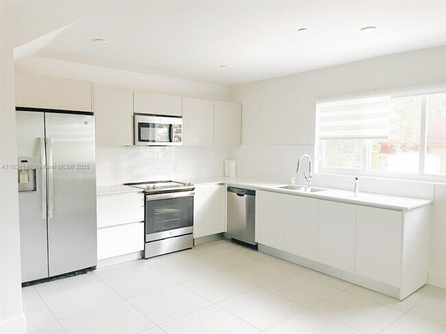 Foto del edificio - 2535 NE 193rd St