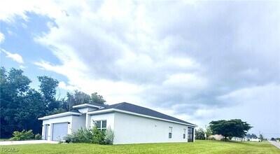 Building Photo - 619 NW 2nd Ln Building Photo - 619 NW 2nd Ln