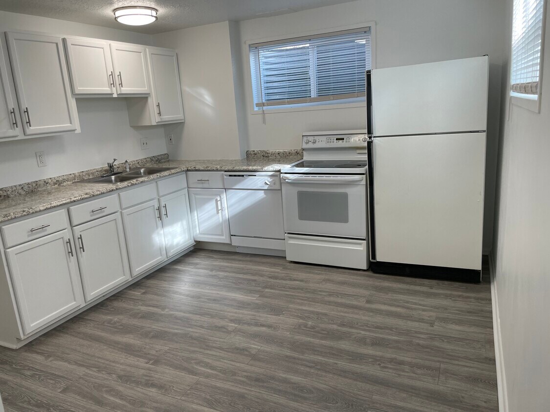 Kitchen - 264 E 500 N