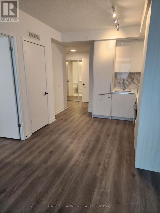 Building Photo - 225 Commerce St