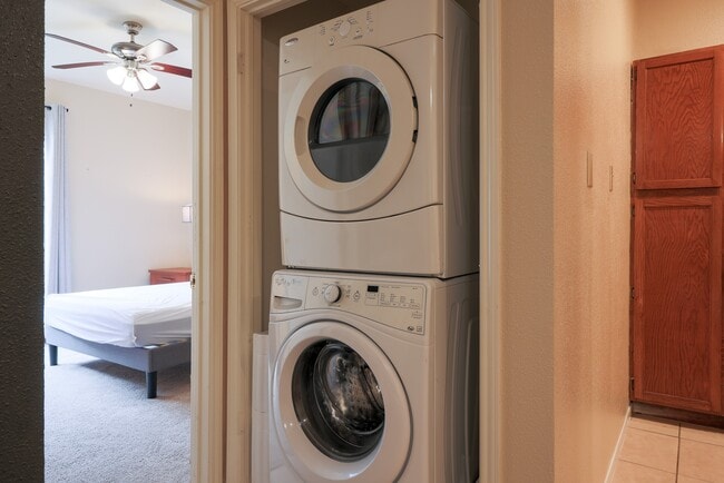 Foto del edificio - 8055 Cambridge St