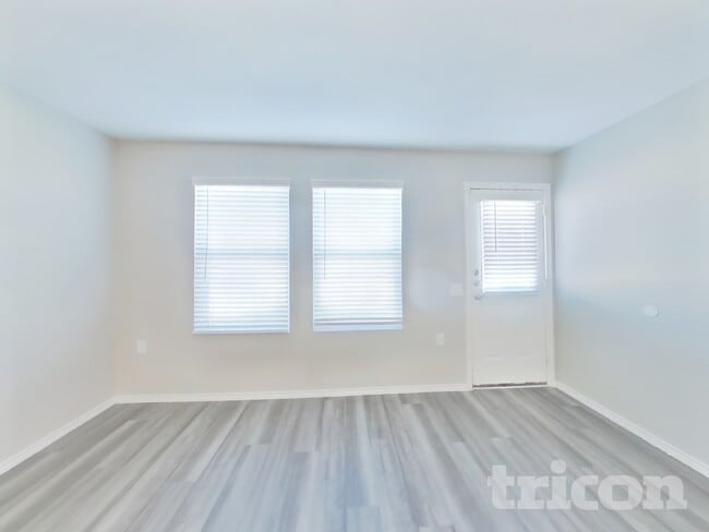 Building Photo - 1410 Putters Edge