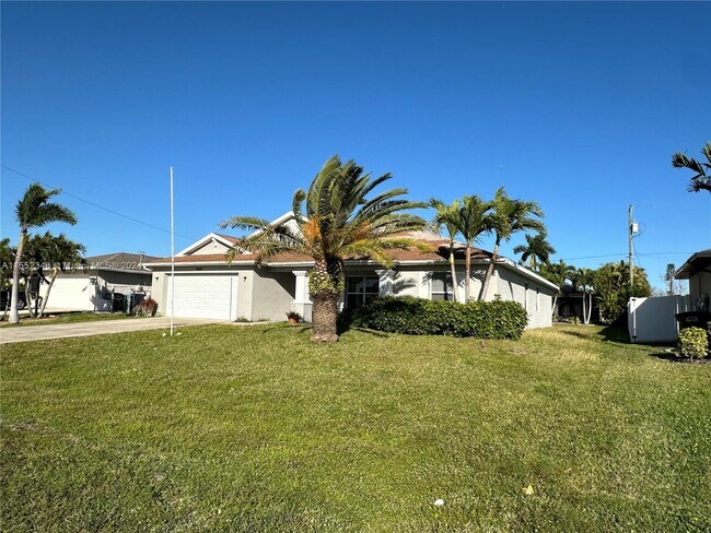 Building Photo - 4025 SW 14th Pl