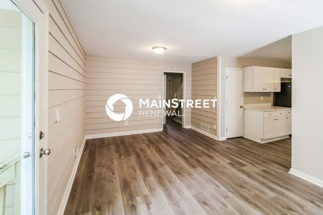 Building Photo - 4 Bedroom Pet-Friendly Home in Riverdale, ...