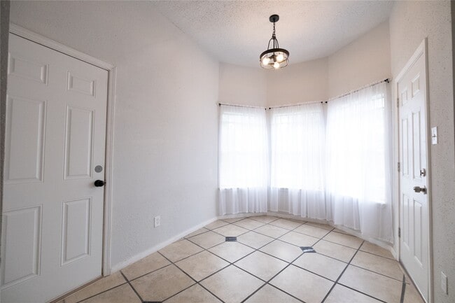 Building Photo - 3202 Rockrill Dr