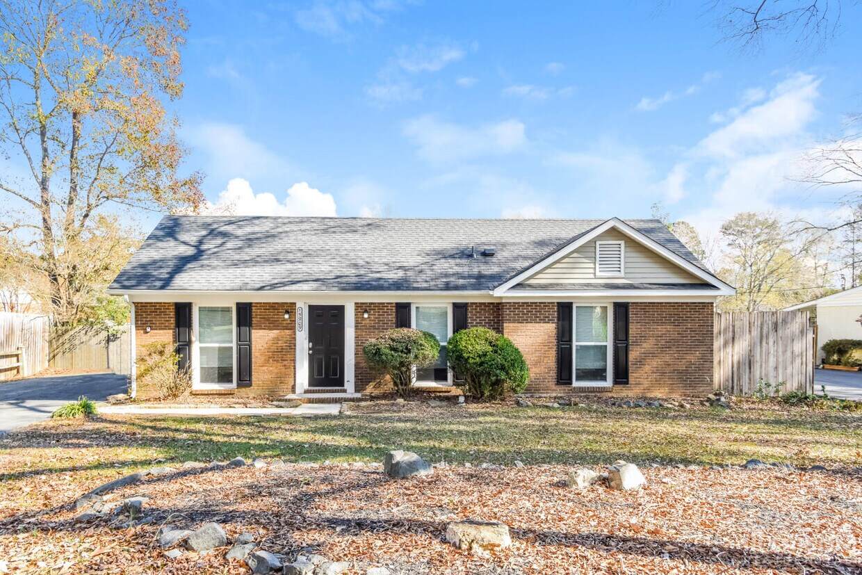Foto principal - 15809 Fairfield Dr