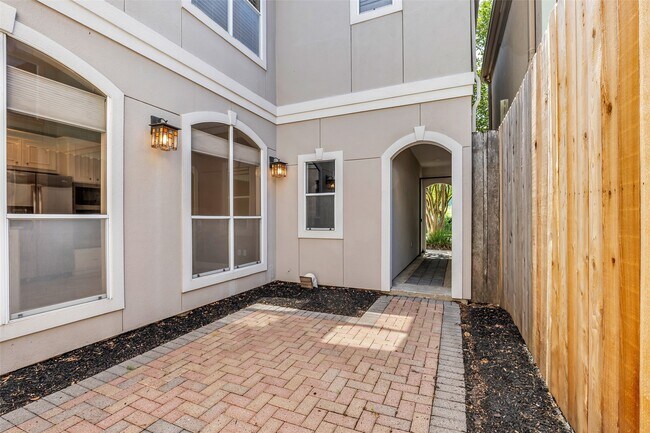 Foto del edificio - 4916 Travis St