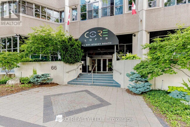 Building Photo - 66-166 Bay St S
