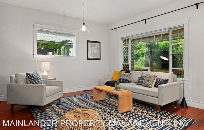 Building Photo - 4 br, 2 bath House - 1927 SE WASHINGTON ST...
