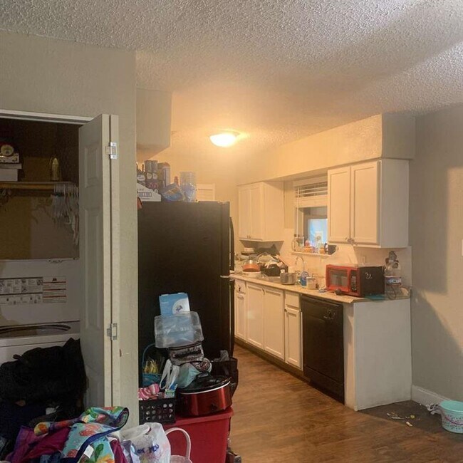 Building Photo - 1625 Woodcrest Dr