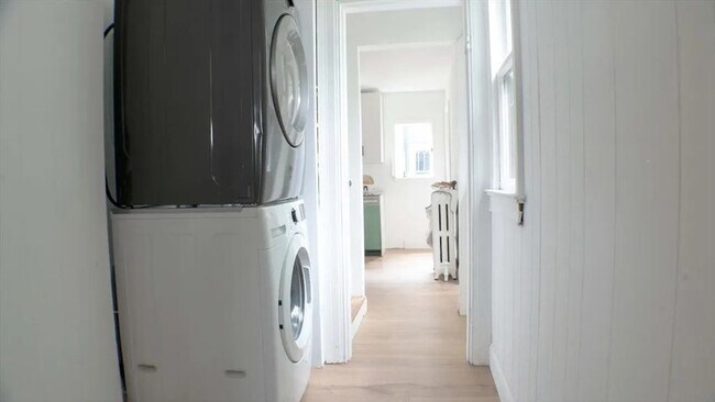 Foto del edificio - 12 Naples Rd