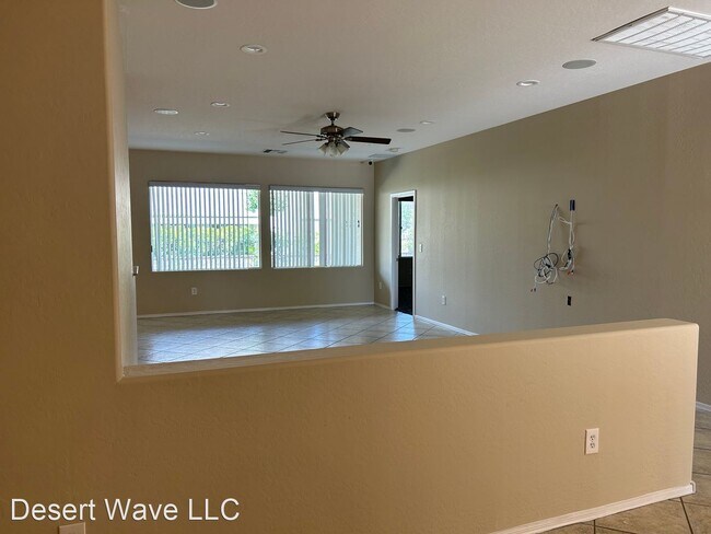 Building Photo - 3 br, 2 bath House - 2560 Crater Rock Street