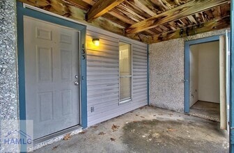 Building Photo - 910 Brett Dr