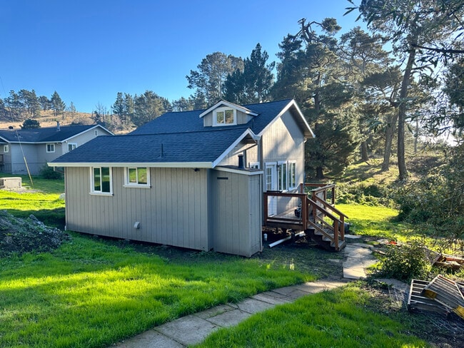 Building Photo - 17000 CA-1