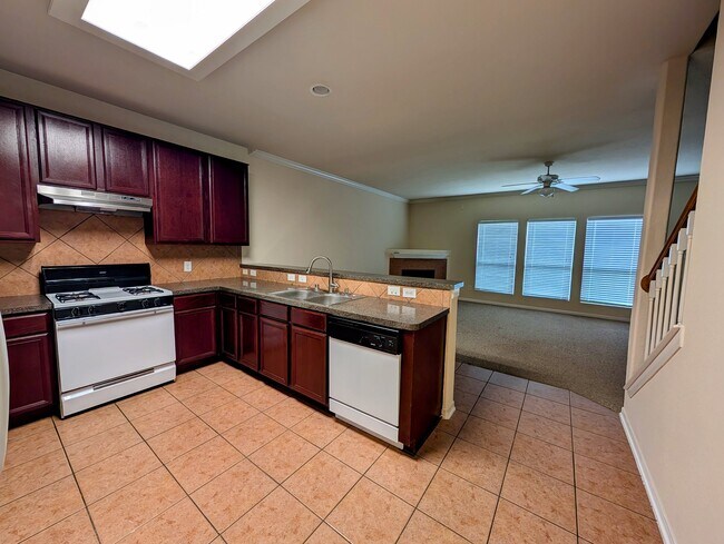 Foto del edificio - 2830 Youpon Lake Ct