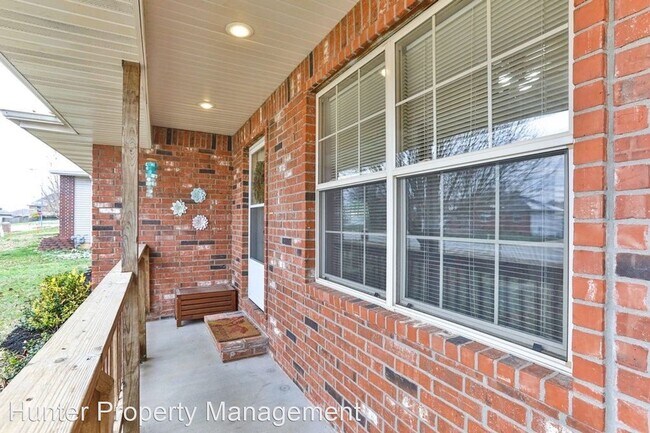 Building Photo - 3 br, 2 bath House - 819 S Barberry Ct