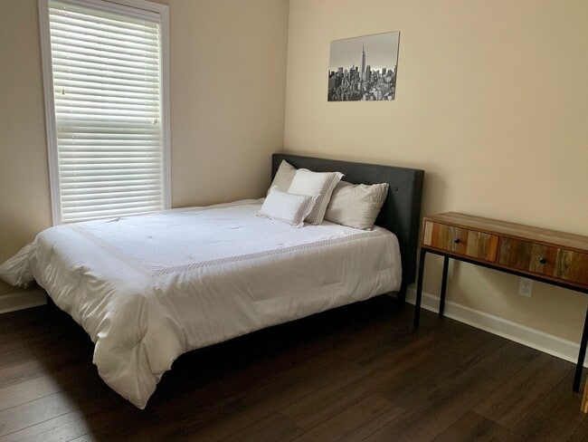 Building Photo - Beautiful 3 Bed 2 Bath Home in Jack Britt