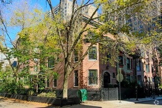 Building Photo - 36 E Schiller St