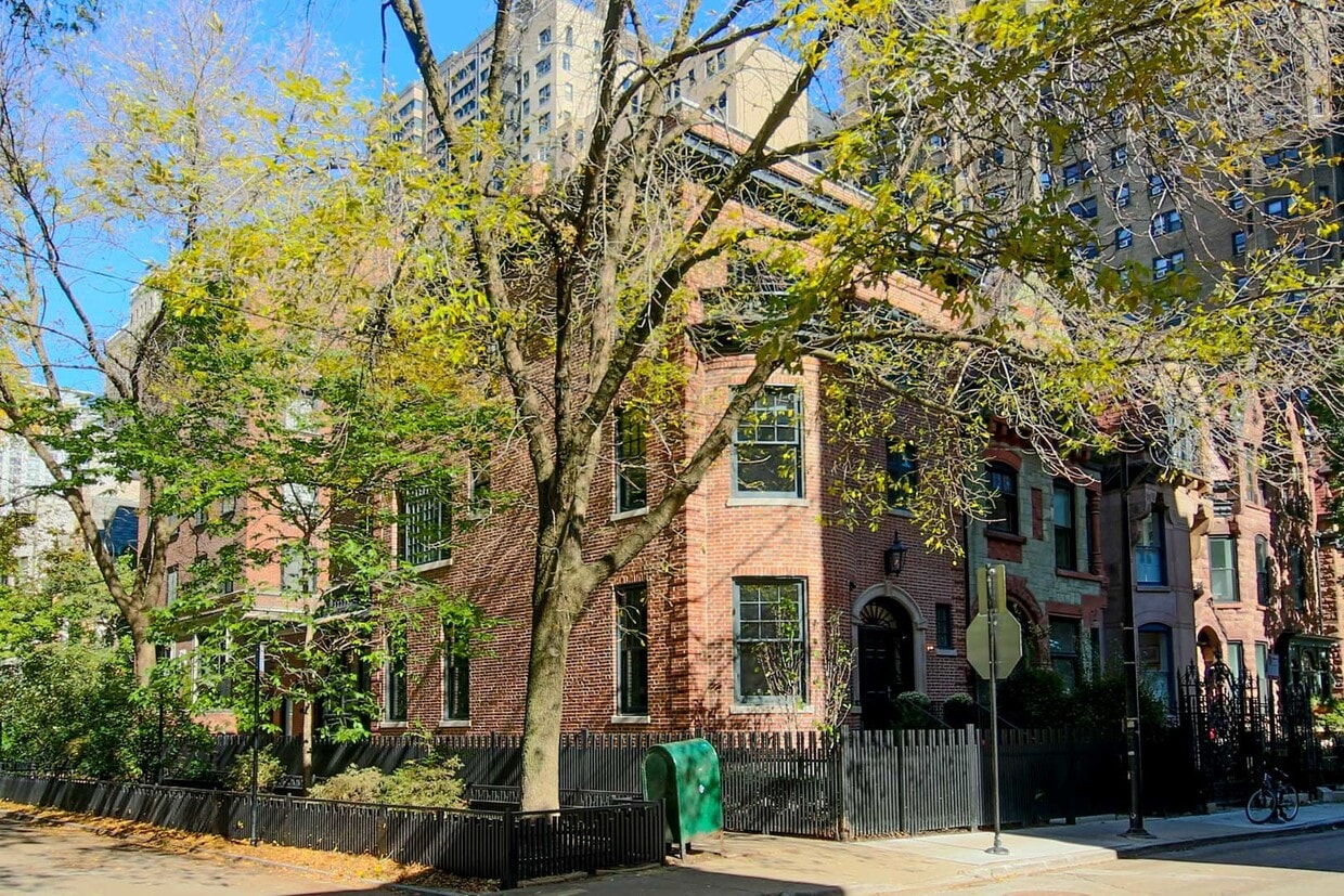 Primary Photo - 36 E Schiller St